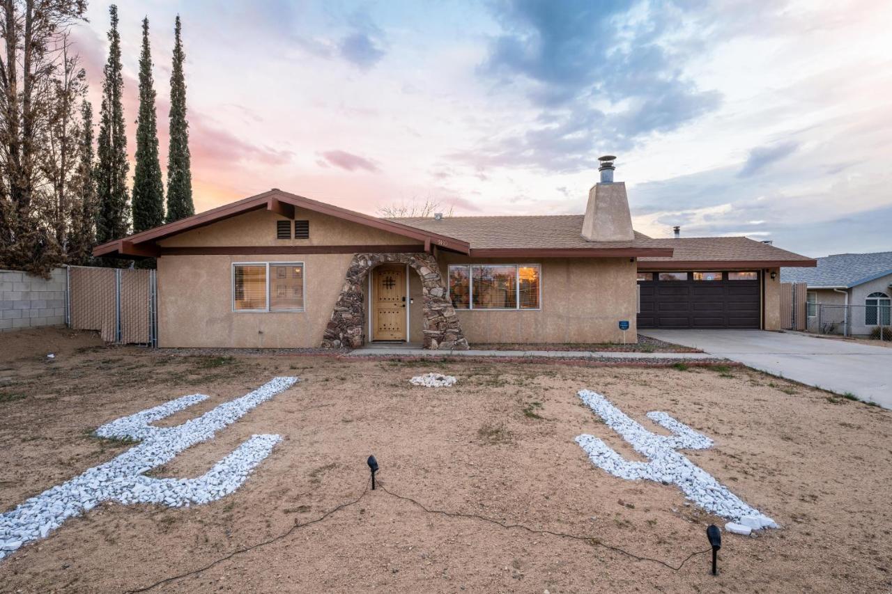 Tortoise Oasis - Hot Tub, Shuffleboard, & More! Villa Yucca Valley Exterior foto