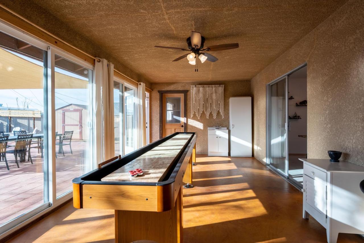 Tortoise Oasis - Hot Tub, Shuffleboard, & More! Villa Yucca Valley Exterior foto