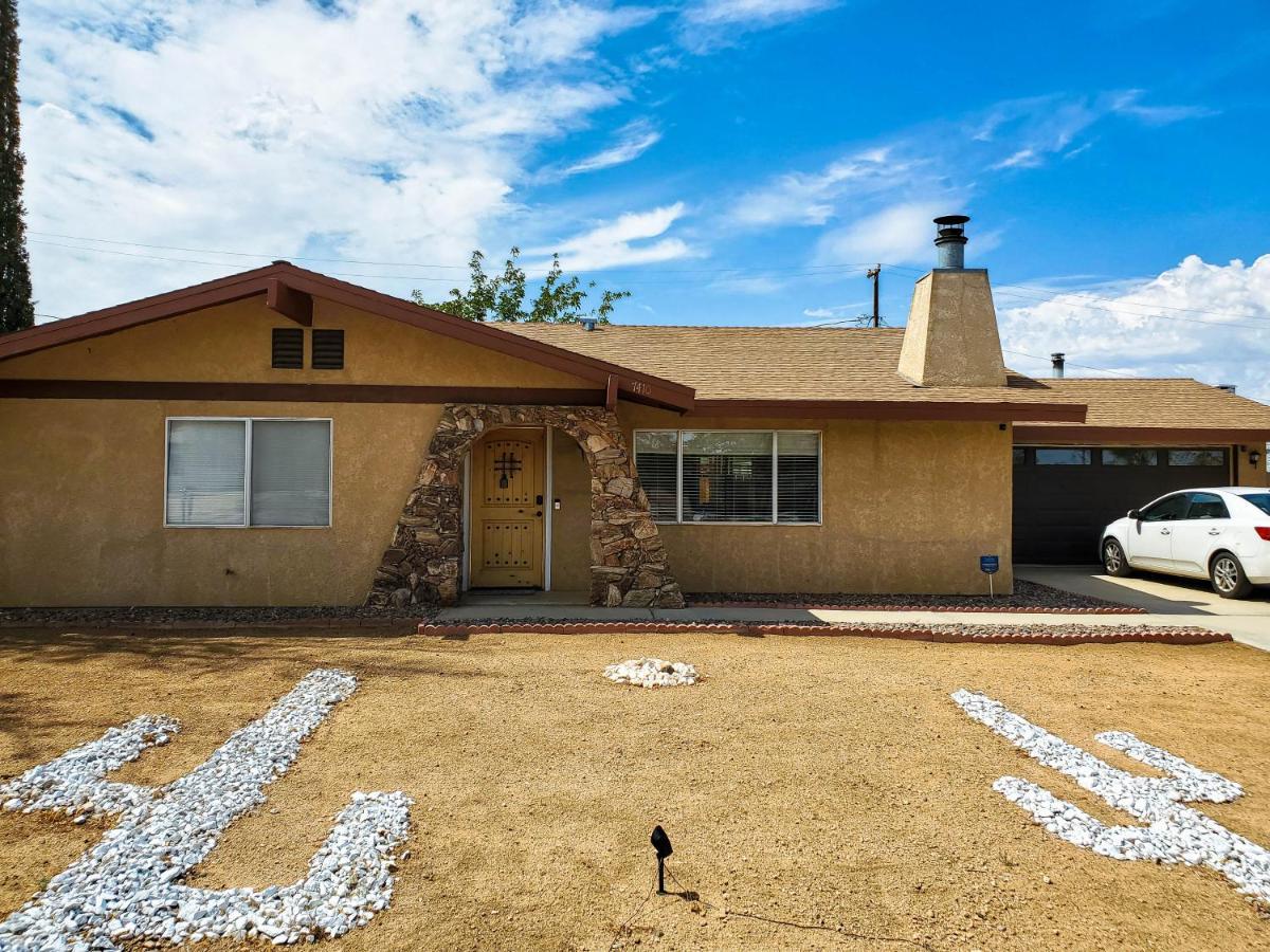 Tortoise Oasis - Hot Tub, Shuffleboard, & More! Villa Yucca Valley Exterior foto