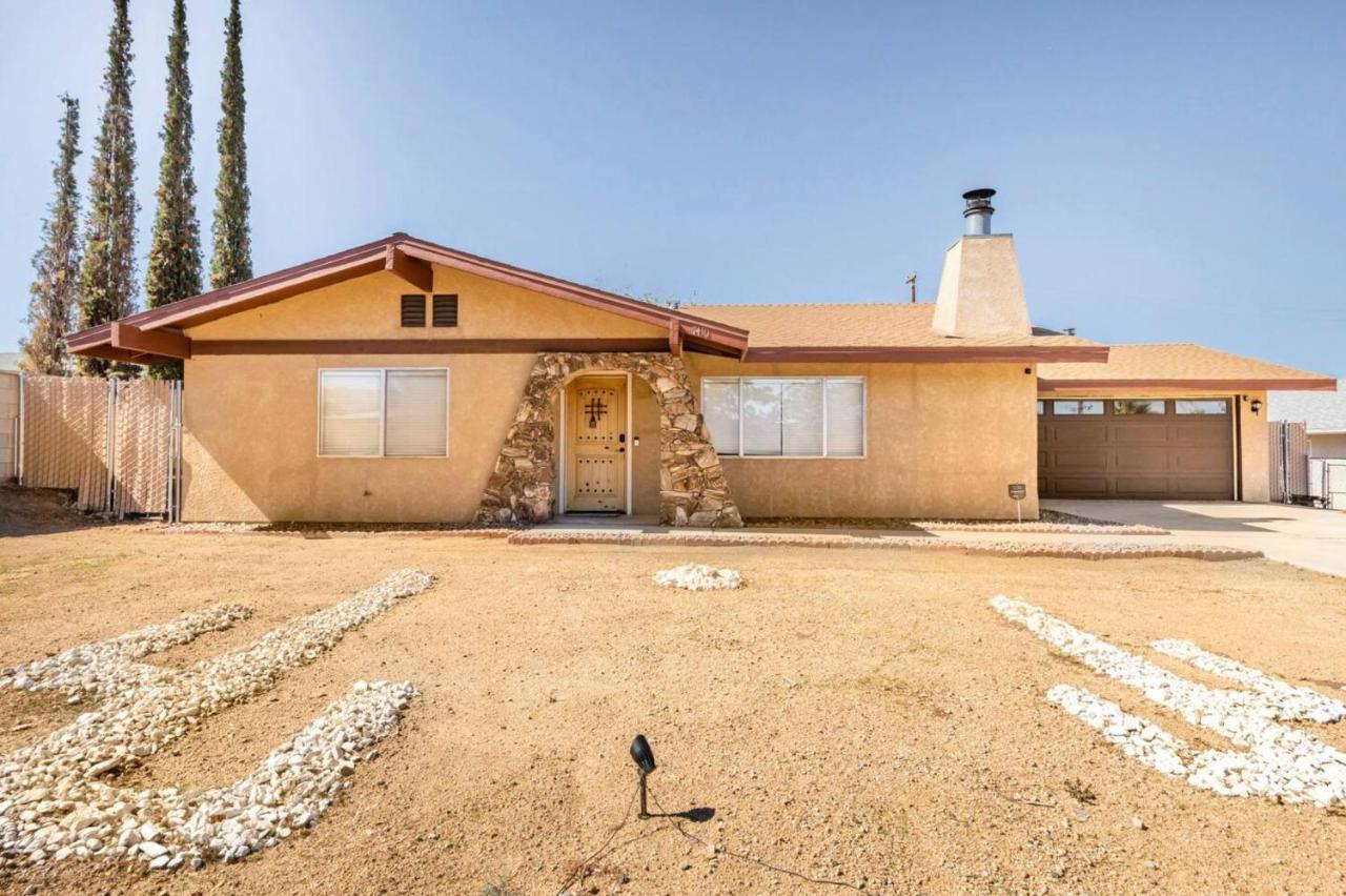 Tortoise Oasis - Hot Tub, Shuffleboard, & More! Villa Yucca Valley Exterior foto